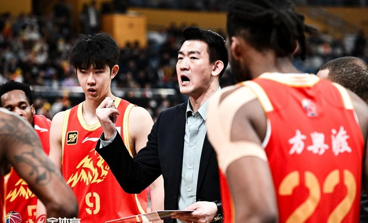 u8官方在线赛前CBA常规赛传出新动向；里昂造点机会；管理层表态——态度坚定；赛季目标并未改变的简单介绍